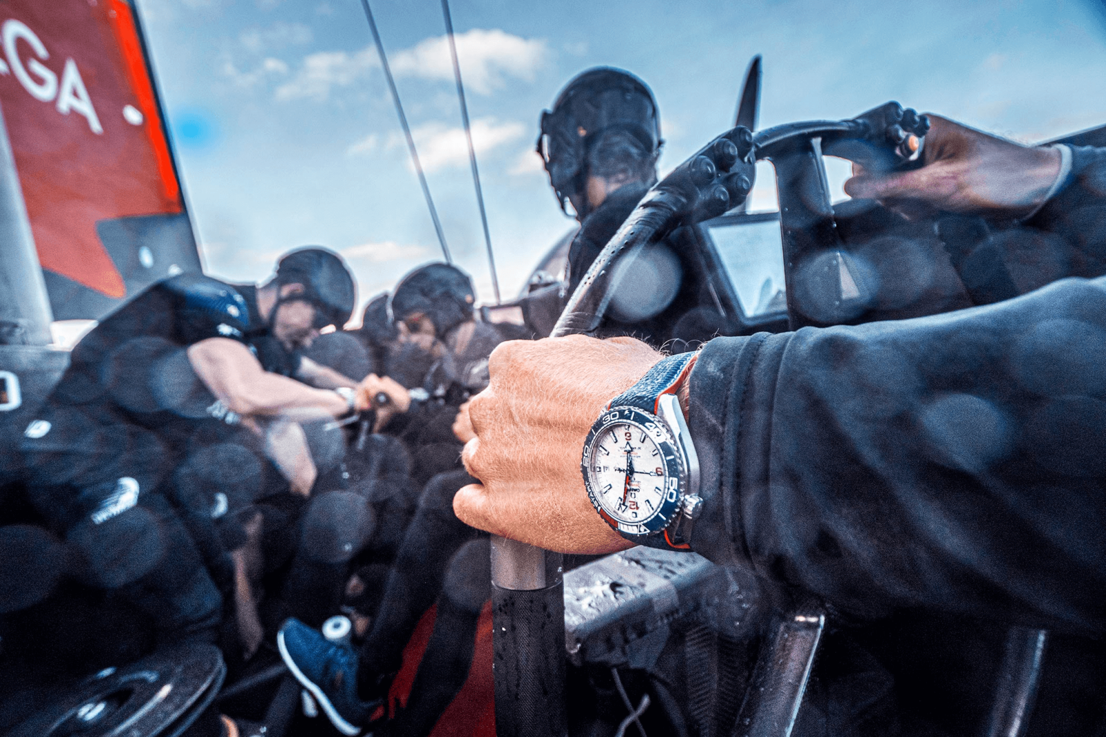 đồng hồ đỏ xanh trắng OMEGA Seamaster Planet Ocean Phiên Bản Limited America's Cup 36th