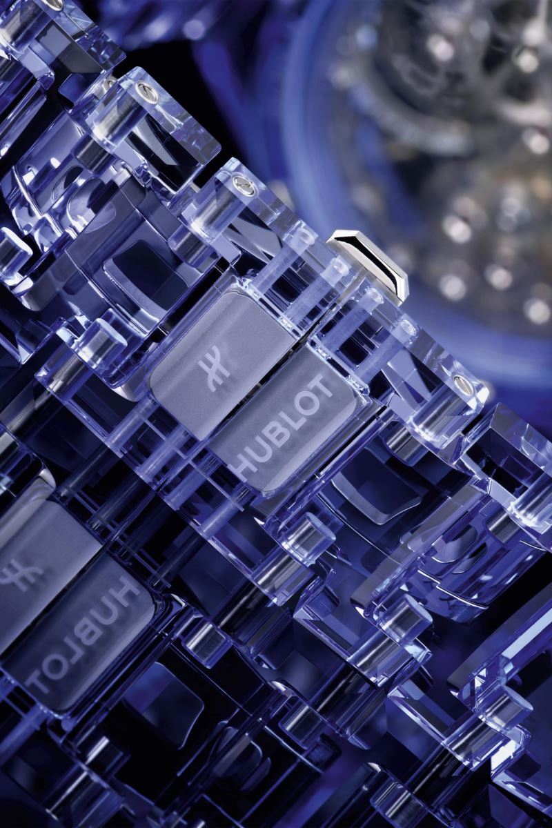 Hublot ra mắt đồng hồ Big Bang Integrated Tourbillon Full Blue Sapphire