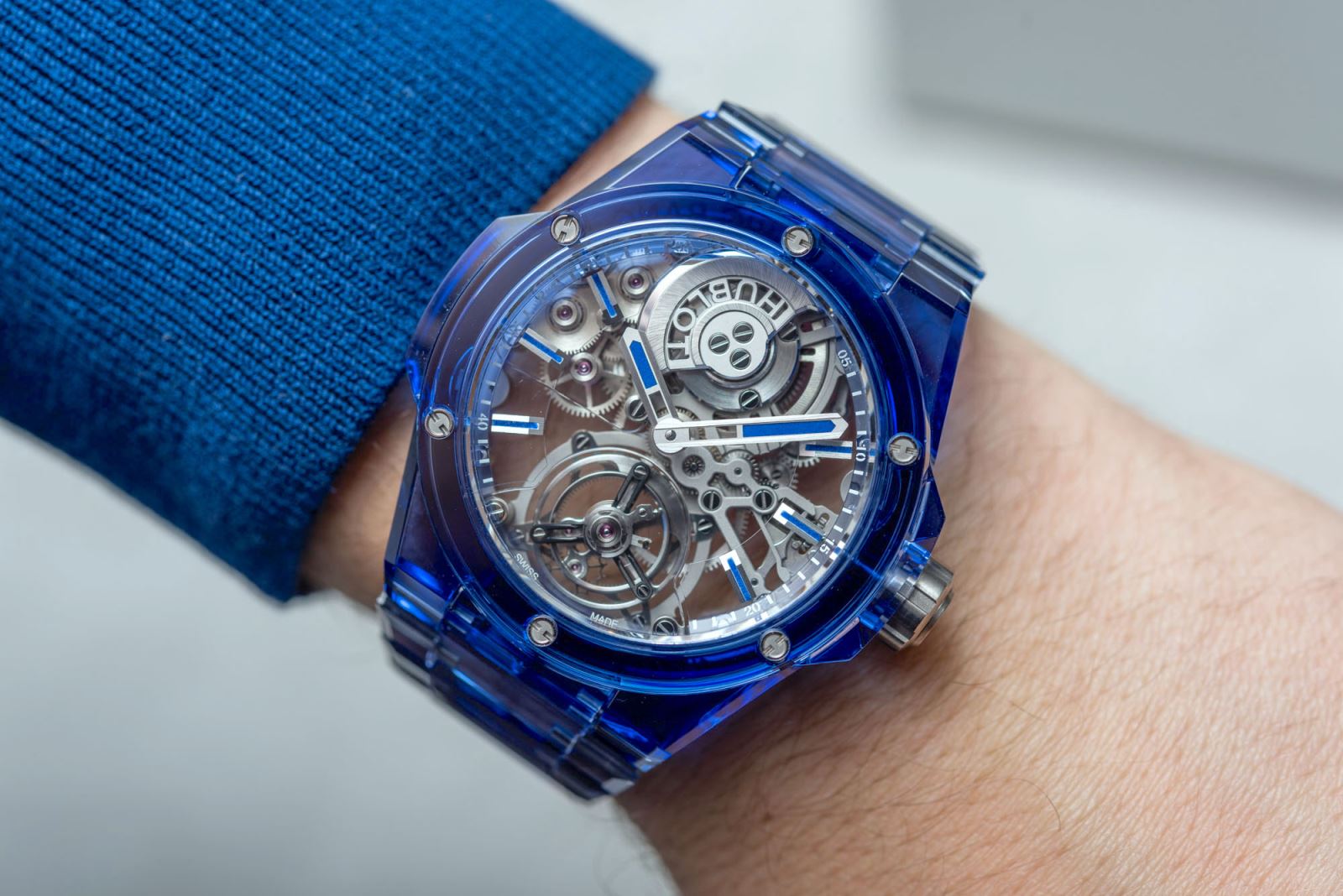 Hublot ra mắt đồng hồ Big Bang Integrated Tourbillon Full Blue Sapphire