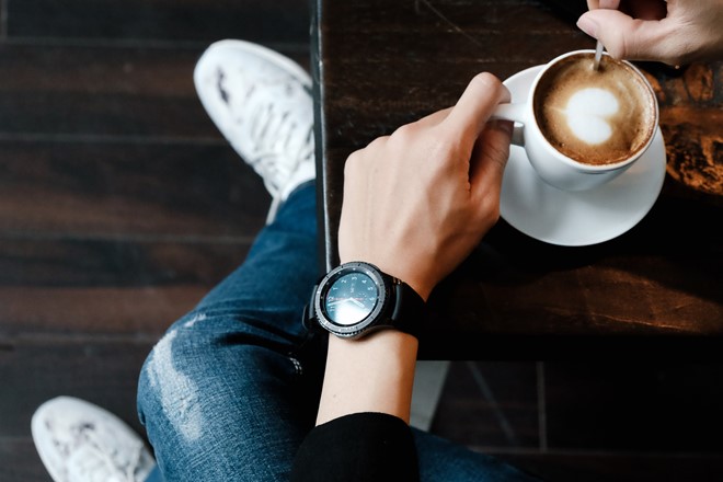 Đồng hồ thông minh Samsung Gear S3 thu hút giới trẻ vì giống đồng hồ truyền thống
