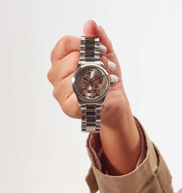 đồng hồ gucci swiss made giá bao nhiêu