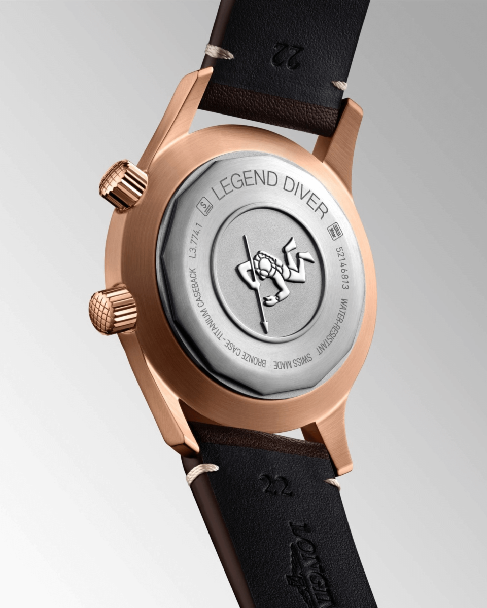 mặt lưng đồng hồ longines legend diver bronze bằng titan